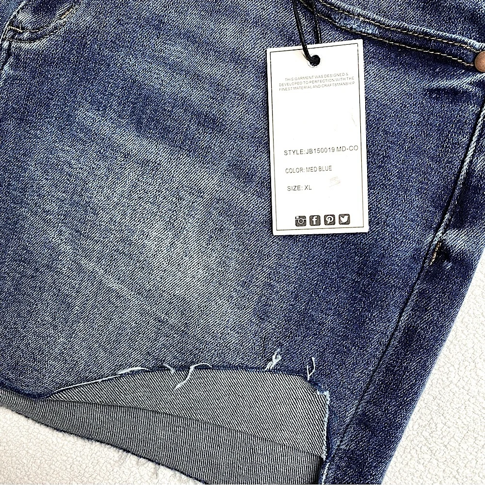 Judy Blue Los Angeles Mid-Rise Semi-Cuffed Raw Hem Denim Shorts Size (XL) - Picture 5 of 14